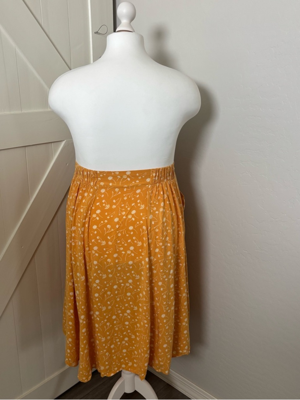 torrid Mustard Yellow Floral Button-Front Midi Skirt - Picture 5 of 11